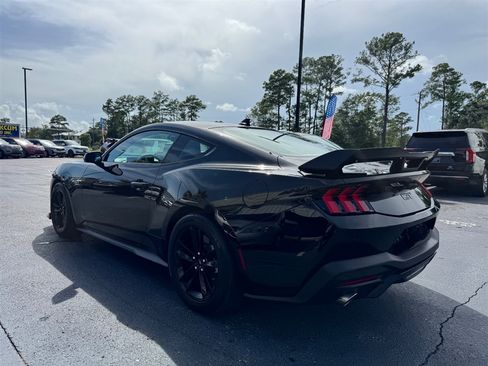 Used 2024 Ford Mustang GT RWD image 5