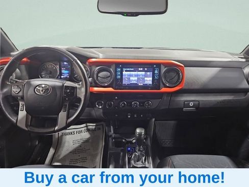 Used 2018 Toyota Tacoma TRD Sport image 3