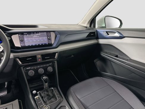 Used 2023 Volkswagen Taos SE w/ Panoramic Sunroof Package image 23