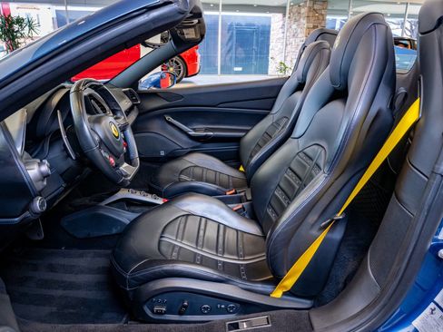 Used 2017 Ferrari 488 Spider image 10