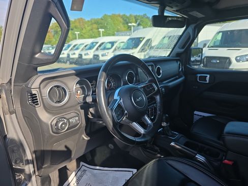 Used 2020 Jeep Wrangler Unlimited Sahara image 28