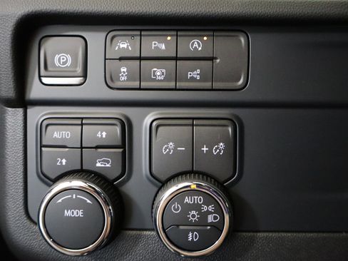 New 2025 Chevrolet Suburban Premier w/ LPO, Illumination Package image 34