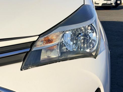Used 2017 Toyota Yaris L image 4