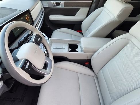 Certified 2025 Hyundai Santa Fe Calligraphy image 8