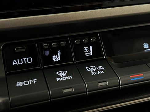 Used 2025 Toyota Camry XLE image 21