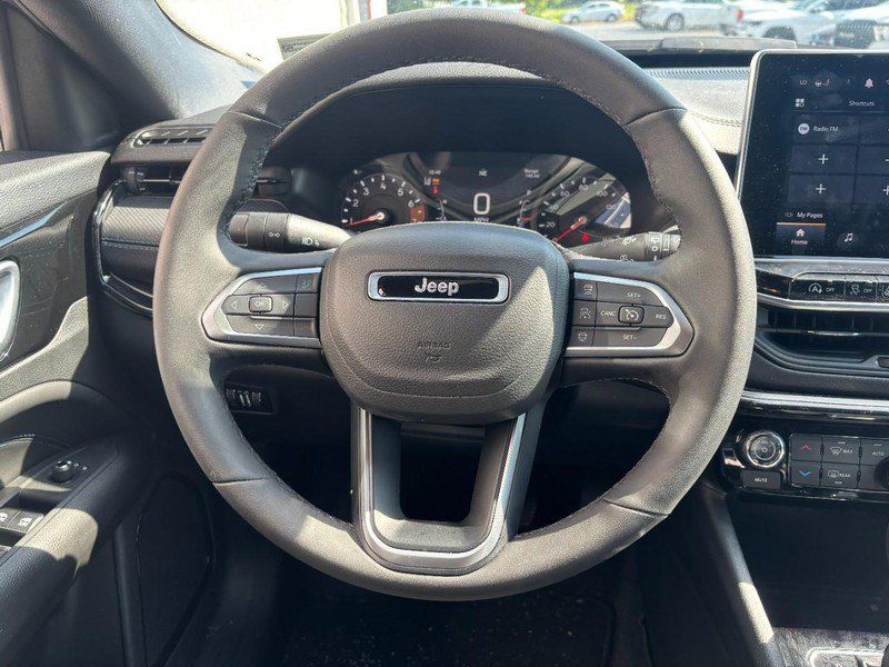 Used 2026 Jeep Compass Limited AWD/4WD image 16