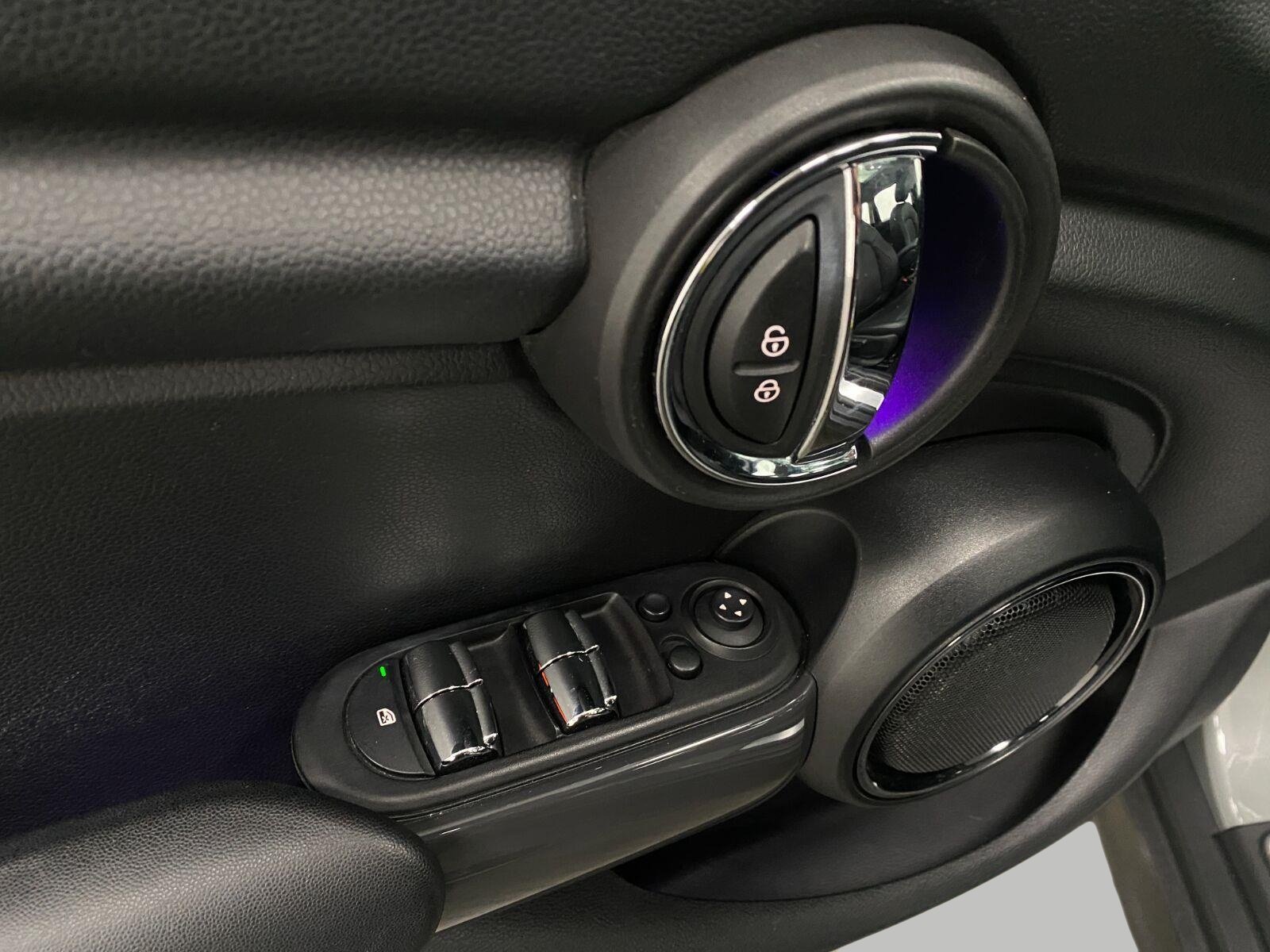 Used 2015 MINI Cooper 4-Door Hardtop FWD image 24