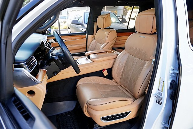 Used 2022 Jeep Grand Wagoneer Series III AWD/4WD image 23
