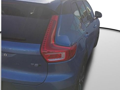 Used 2021 Volvo XC40 T5 R-Design w/ Advanced Package image 19