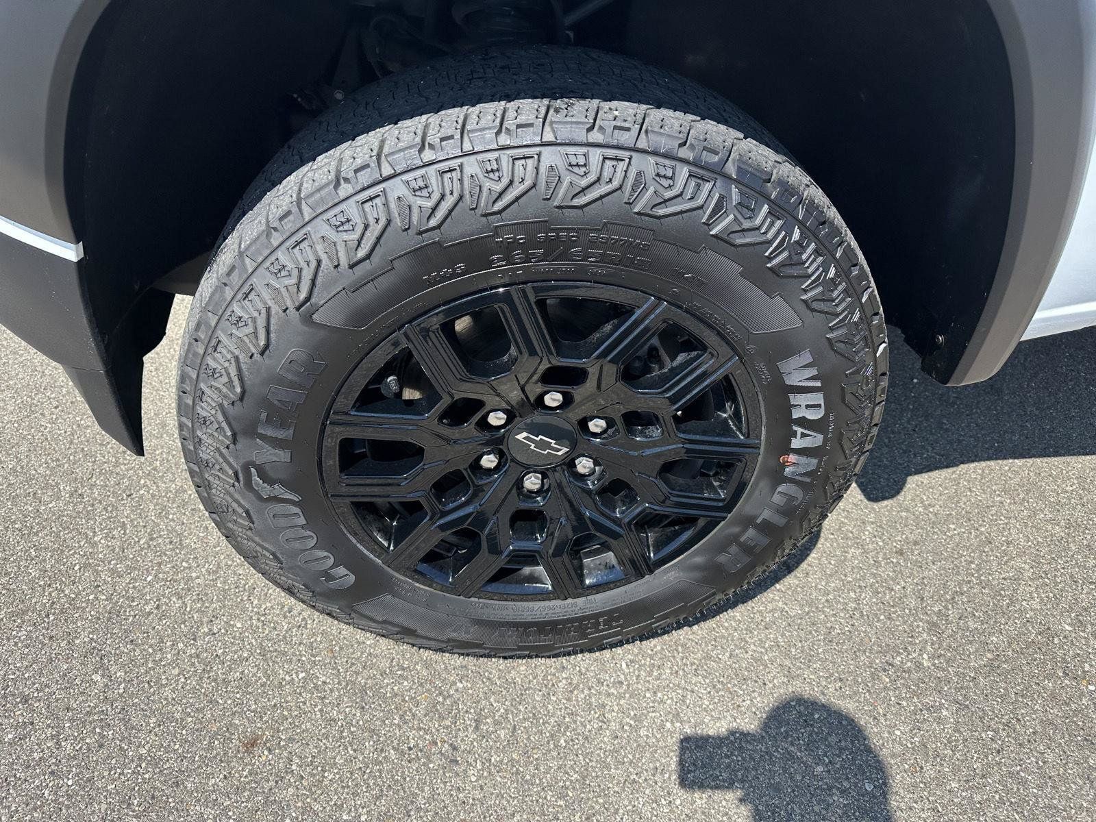 Certified 2024 Chevrolet Colorado Trail Boss w/ Advanced Trailering Package AWD/4WD image 11