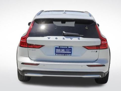 New 2025 Volvo V60 B5 Cross Country Ultra w/ Climate Package image 6