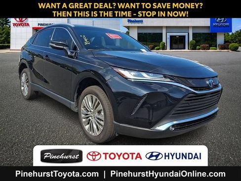 Used 2024 Toyota Venza XLE AWD/4WD image 1
