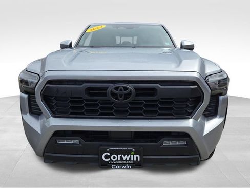 Used 2024 Toyota Tacoma TRD Off-Road w/ TRD Off Road Upgrade Package AWD/4WD image 4