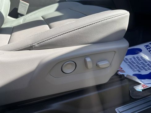 Used 2026 Chevrolet Silverado 2500 LTZ w/ LTZ Convenience Package image 17