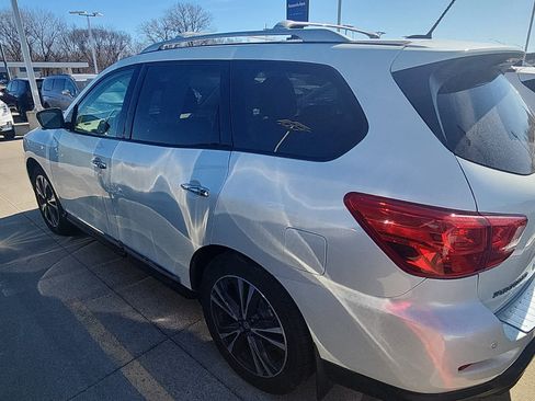 Used 2017 Nissan Pathfinder Platinum image 7