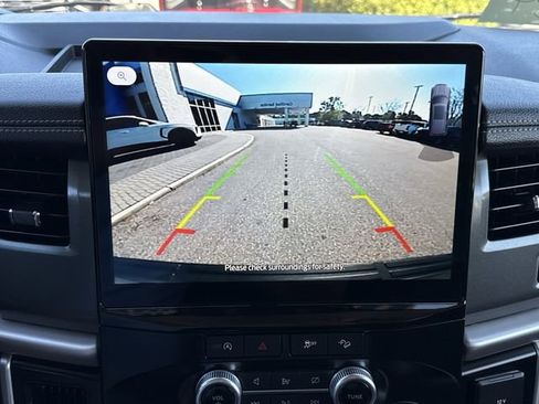 Used 2024 Ford Expedition XLT image 19