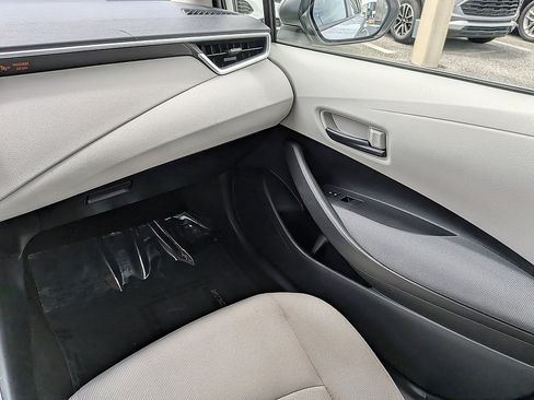 Used 2022 Toyota Corolla LE w/ LE Convenience Package FWD image 39