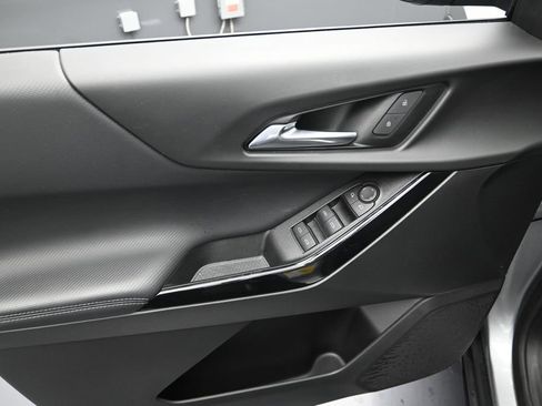 Used 2025 Chevrolet Equinox LT w/ Safety and Technology Package FWD image 10