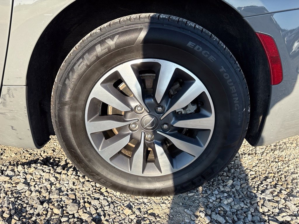 Used 2022 Chrysler Pacifica Limited FWD image 5