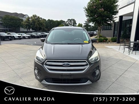 Used 2017 Ford Escape SE FWD image 2
