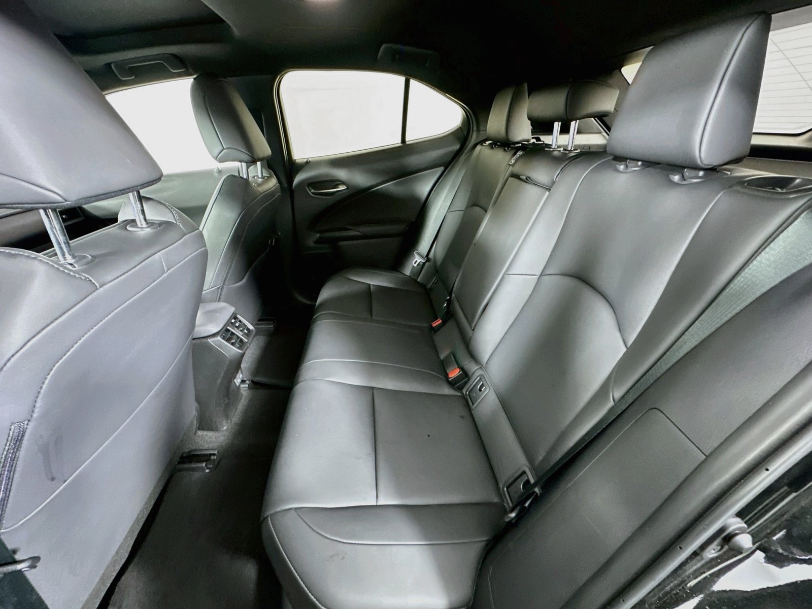 Used 2025 Lexus UX 300h FWD image 23