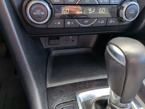 Used 2018 MAZDA MAZDA3 Touring image 19