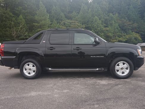 Used 2011 Chevrolet Avalanche LT w/ Luxury Package image 10