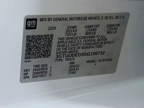 Used 2025 GMC Sierra 1500 SLT AWD/4WD image 40