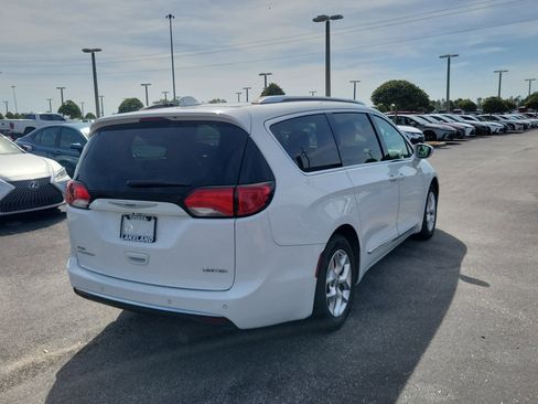 Used 2020 Chrysler Pacifica Limited FWD image 8