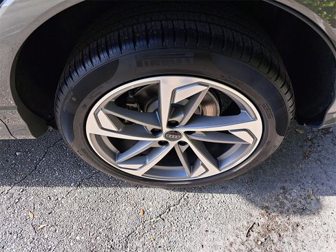 New 2025 Audi Q3 2.0T Premium image 30