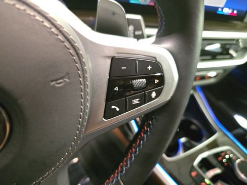 Used 2025 BMW X7 M60i AWD/4WD image 21