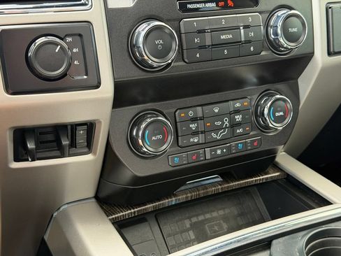 Used 2020 Ford F350 Lariat w/ Lariat Ultimate Package AWD/4WD image 14