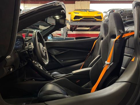 Used 2022 McLaren 720S Performance RWD image 23
