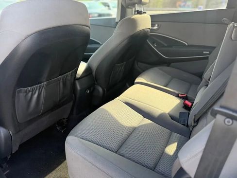 Used 2017 Hyundai Santa Fe SE image 12