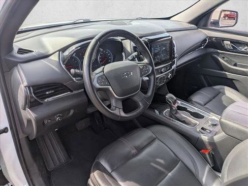 Used 2023 Chevrolet Traverse RS image 9