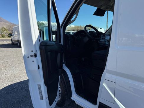 Used 2024 RAM ProMaster 2500 w/ Convenience Group FWD image 13