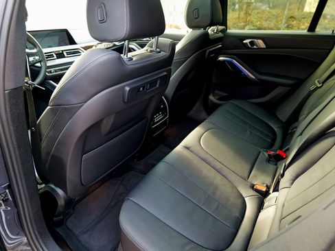 Used 2021 BMW X6 xDrive40i w/ Convenience Package image 28