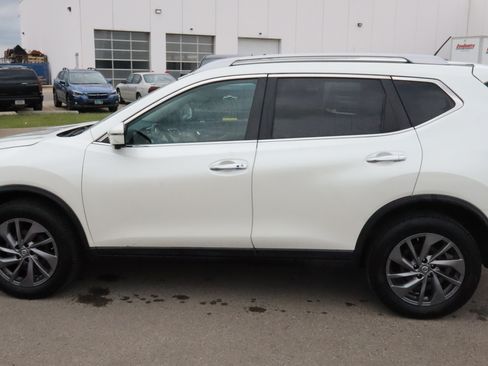 Used 2016 Nissan Rogue SL w/ SL Premium Package AWD/4WD image 4