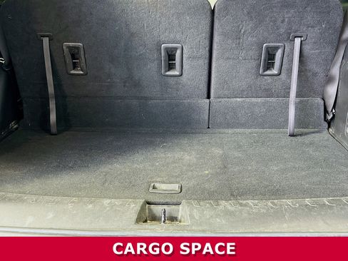 Used 2022 Chevrolet Traverse LT image 25