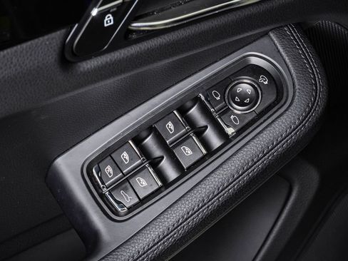 Certified 2026 Porsche Macan AWD/4WD image 26
