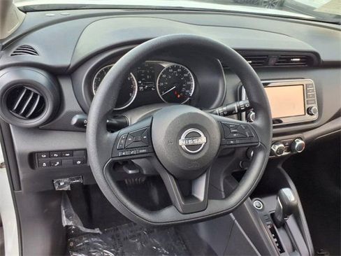 New 2025 Nissan Kicks Play S image 10