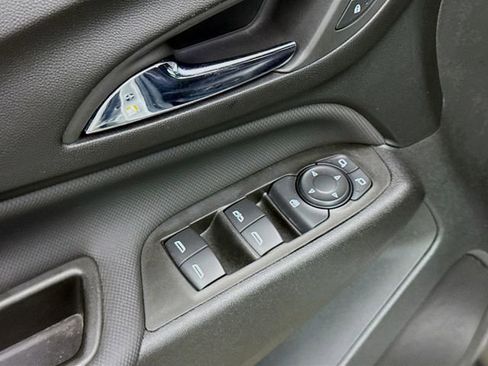 Used 2022 Chevrolet Equinox RS w/ RS Leather Package image 17