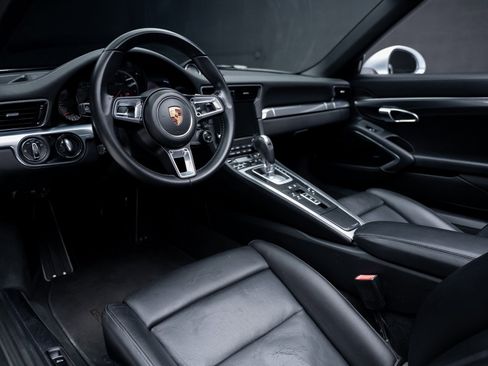 Used 2017 Porsche 911 Turbo image 2