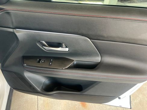 Used 2025 Nissan Kicks SR w/ SR Premium Package AWD/4WD image 24