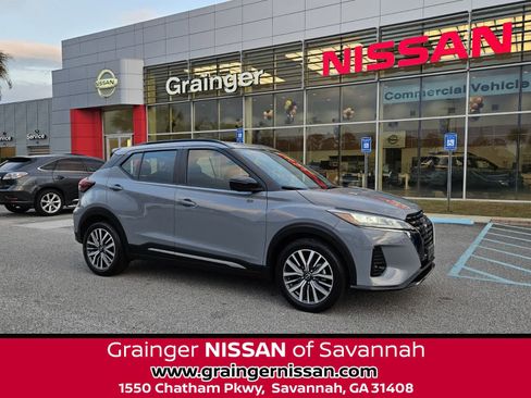 Used 2024 Nissan Kicks SR image 1