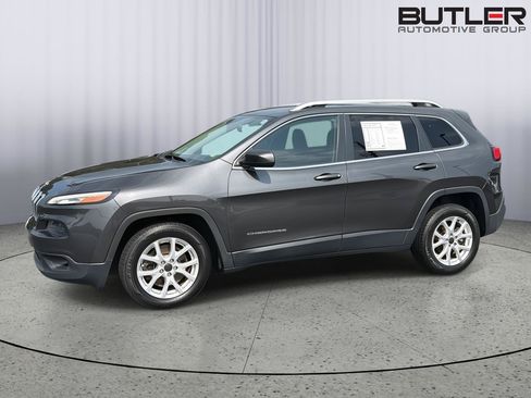 Used 2016 Jeep Cherokee Latitude FWD image 3