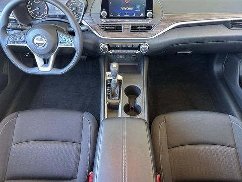 Used 2025 Nissan Altima 2.5 SV FWD image 14