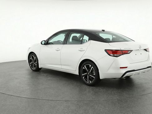 Used 2025 Nissan Sentra SV FWD image 6