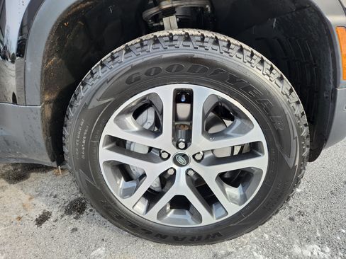 Certified 2024 Land Rover Defender 130 S image 7