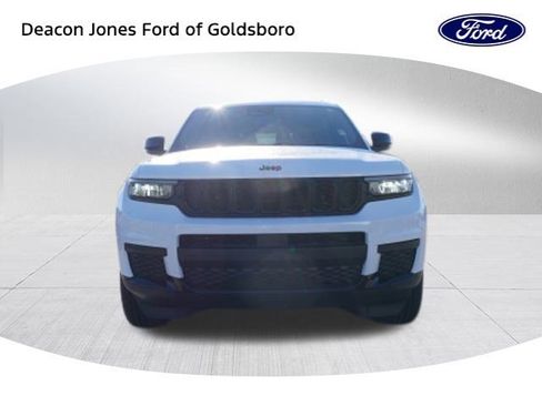 Used 2024 Jeep Grand Cherokee L Altitude image 8